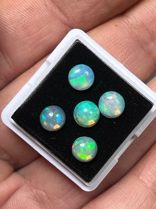 Lotto 5 Opali Etiopi Cabochon 6x6 mm 2.45 ct