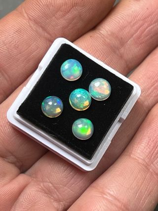 Lotto 5 Opali Etiopi Cabochon 6x6 mm 2.45 ct