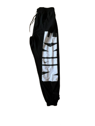 Pantalón Nike Gym Negro con Logo Blanco