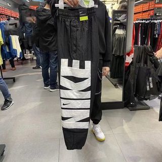 Pantalón Nike Gym Negro con Logo Blanco