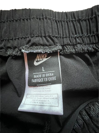 Pantalón Nike Gym Negro con Logo Blanco