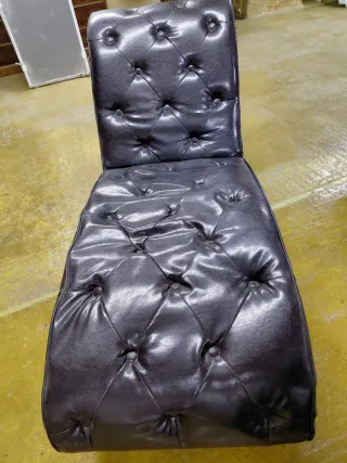 Diván de cuero sintético negro