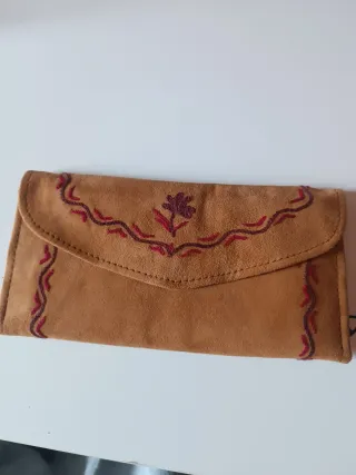 Cartera de ante bordada mujer