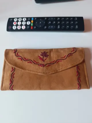Cartera de ante bordada mujer