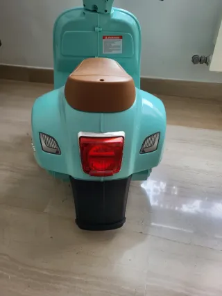 Moto eléctrica Vespa infantil
