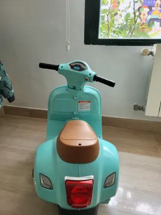 Moto eléctrica Vespa infantil