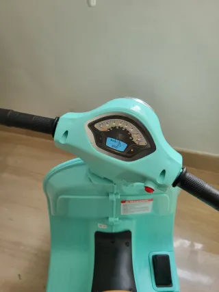 Moto eléctrica Vespa infantil