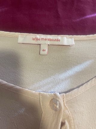 Blusa crema con bolsillo