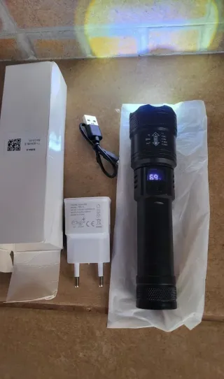 Linterna Táctica pantalla LED Alta Potencia