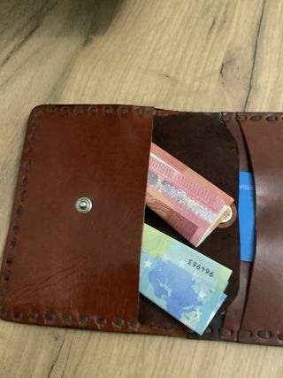 Cartera de piel cuadrada