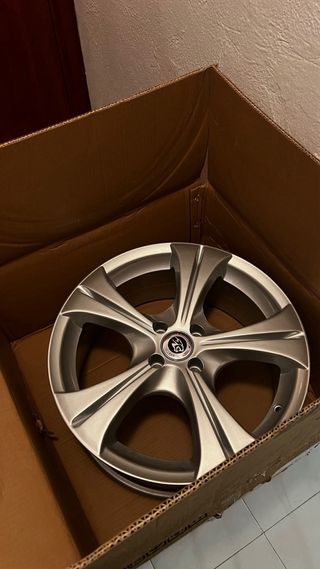 3 Llantas Predatore 17 4x100