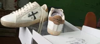 Zapatillas Premiata Doradas y Blancas