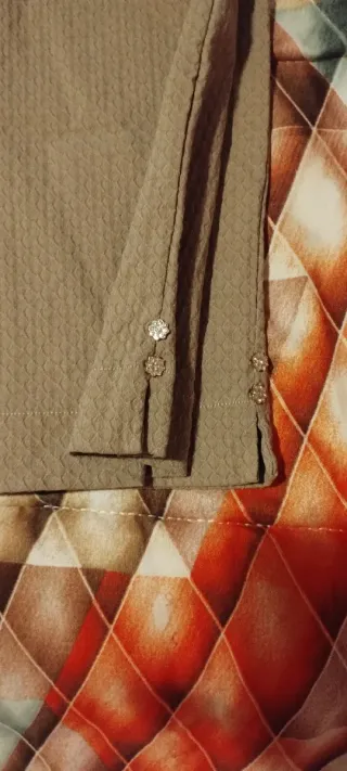 Pantaloni beige/marrone con bottoni