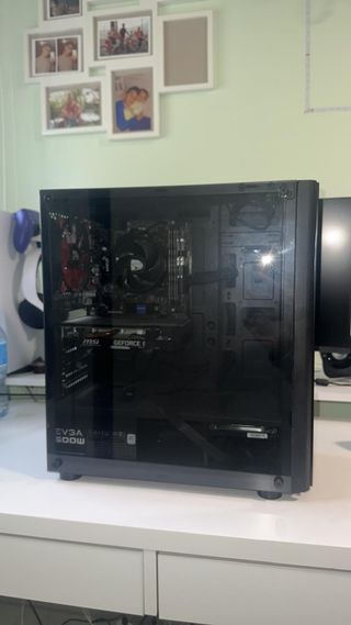 Torre Gaming  Negra y Roja