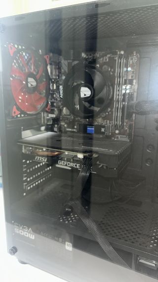 Torre Gaming  Negra y Roja