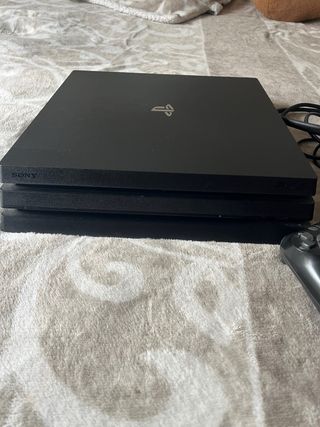 PS4 Pro Sony Nera + Controller e Cavi