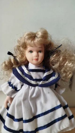 Bambola vintage per casa delle bambole