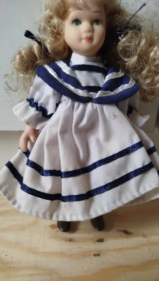 Bambola vintage per casa delle bambole