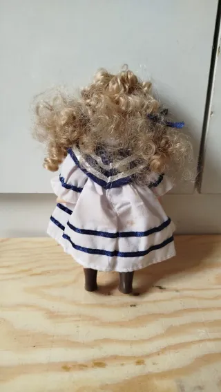 Bambola vintage per casa delle bambole