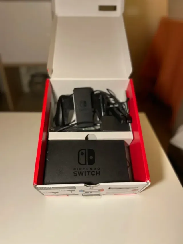 COMO NUEVO Nintendo switch con caja