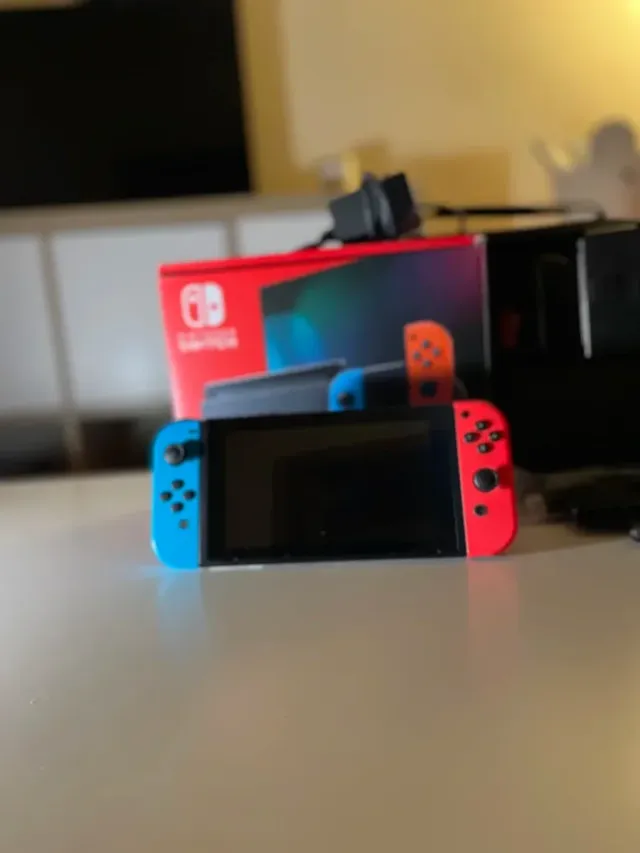 COMO NUEVO Nintendo switch con caja