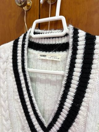Jersey Pull&Bear blanco y negro talla M