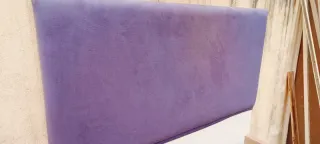 Cama de solteiro em madeira