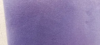 Cama de solteiro em madeira