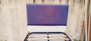 Cama de solteiro em madeira