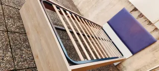 Cama de solteiro em madeira