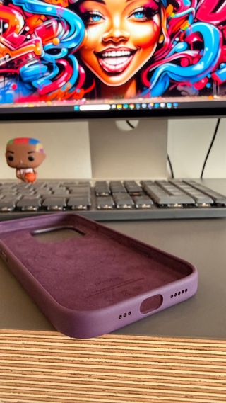 Funda Silicona MagSafe iPhone 16 Pro ciruela