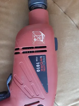 Taladro percutor con brocas