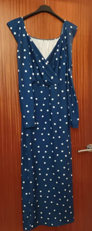 Vestido largo azul con topos blancos