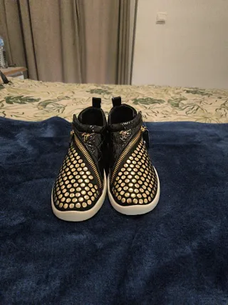 Zapatos Botines Mujer Negros y Dorados