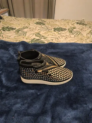 Zapatos Botines Mujer Negros y Dorados