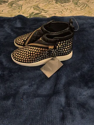 Zapatos Botines Mujer Negros y Dorados