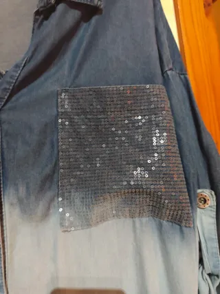 Camisa vaquera degradada con lentejuelas