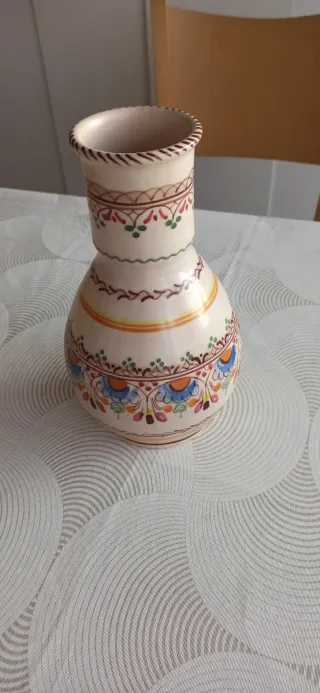 Jarrón de cerámica decorado