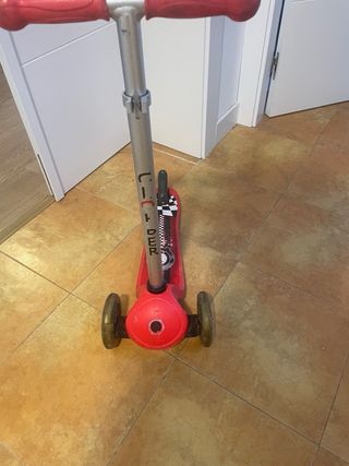 Patinete infantil 3 ruedas rojo con luces