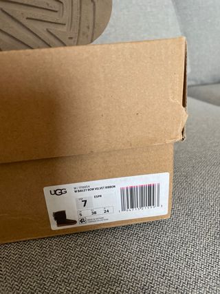 botas UGG de color kaki con Lazos atras, de pelo