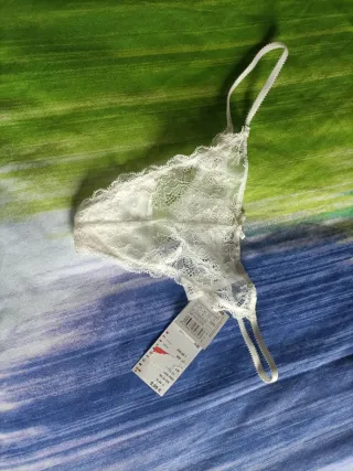 Tanga de encaje blanco novia