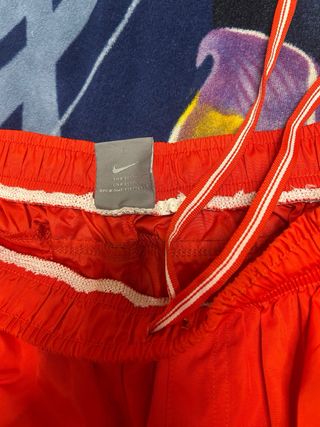 Bermuda deportiva Nike naranja