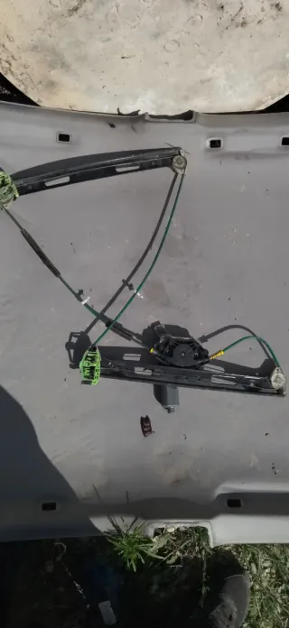 Elevalunas izquierdo BMW compact e46 2003