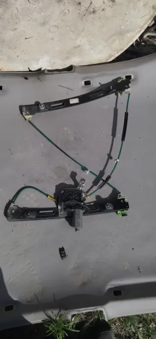 Elevalunas izquierdo BMW compact e46 2003