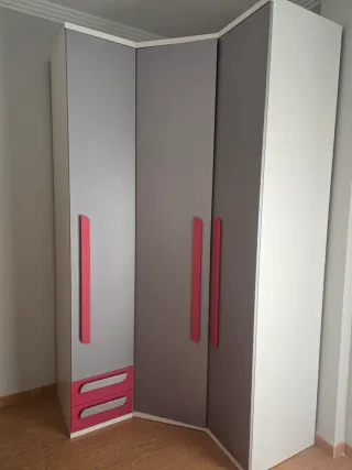 Escritorio juvenil blanco y fucsia