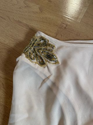 Vestido de fiesta asimétrico beige