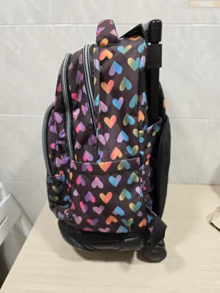 Mochila Totto con ruedas y estampado de corazones
