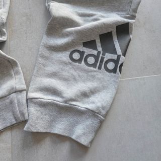 [M] - Adidas - Pantalón de chándal gris con logo