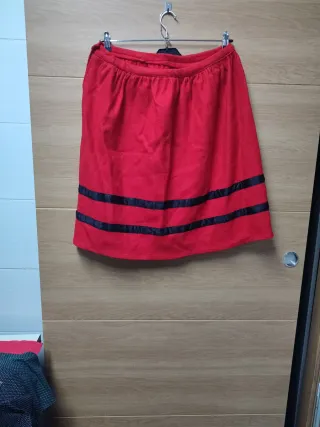 Falda roja estilo baserri