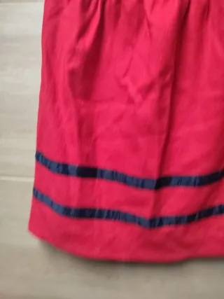 Falda roja estilo baserri